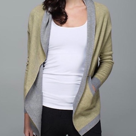COPY - Lululemon reversible yogi cardigan sz4 - Picture 2 of 3